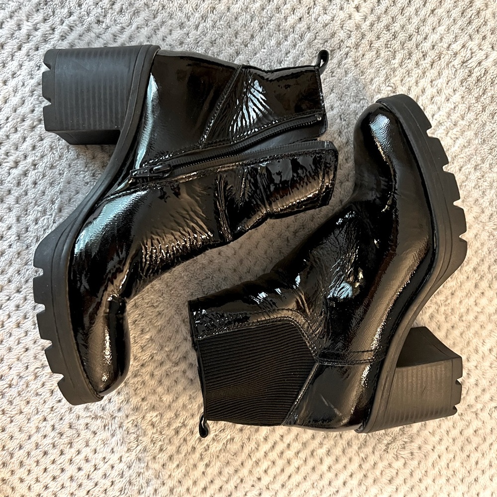 EUC black patent leather Naturalizer boots with stretch panel. - Picture 2 of 11